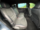 後部座席も気になるようなキズ・汚れやへたり等、大きなダメージはなく、良好な状態です。
