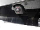バックカメラが付いているので後方確認が非常にしやすいです。今や運転初心者も熟練者も必須装備!ついていて損はないですね♪