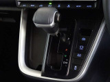電動パーキングブレーキ・ブレーキホールドを装備してます。ホールド機能は信号待ちが多い一般道で疲労軽減になり、大好評です!