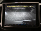 【バックカメラ】シフトを「R」の位置に入れると、自動的に画面がカメラ映像に切り替わり後方の視界をサポートする必須装備です!