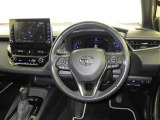運転席まわりです。 各操作スイッチは使いやすい位置に配置されてます。