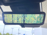 【デジタルインナーミラー】後席の大きな荷物や同乗者で後方が確認しづらい時でも安心!カメラが撮影した車両後方の映像をルームミラー内に表示。クリアな視界で状況の確認が可能です!