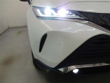 LEDヘッドライトです。デザイン性がよくとても明るいので、夜間の走行や悪天候でも安心です。しかも長寿命!