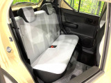 後部座席も気になるようなキズ・汚れやへたり等、大きなダメージはなく、良好な状態です。