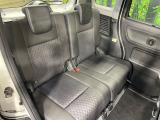 後部座席も気になるようなキズ・汚れやへたり等、大きなダメージはなく、良好な状態です。