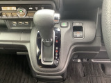 【eコンスイッチ】低燃費運転をサポートするECONモード。スイッチをONすると、エンジンやトランスミッション、A/Cなどを協調制御し、燃費の向上に貢献。エコドライブの効果を高めます。