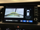 リバースギアに入れるだけで後方の表示へ切り替わります。夜間や雨の日の駐車も楽になりますよ。