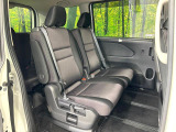 後部座席も気になるようなキズ・汚れやへたり等、大きなダメージはなく、良好な状態です。