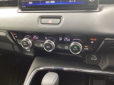 スマートフォンなどの充電に便利なUSBジャック。運転席からも助手席からも使いやすいです。