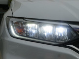 切れにくく明るいLEDヘッドライト装備!