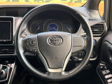 インテリアに合わせたデザインのステアリングは、運転される方のことも考え、運転しやすい形状、大きさです。是非一度、実際に触ってお確かめください。