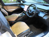 エレトレ S 4WD アコヤホワイト/ゴールドインテリア