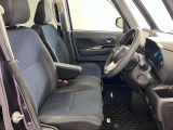 【運転席シート】ゆったりと広々した空間です。ストレスなく運転ができますよ!