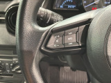 ステアリングにオーディオ操作スイッチが付いています。オーディオ画面に直接タッチしなくても操作が出来ますので、運転に集中できます。