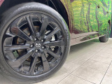 【純正アルミホイール】外観にマッチした純正アルミホイールを装着しております。各種社外アルミホイールや、スタッドレスタイヤも取扱いしております。是非ご相談ください♪