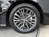 純正19インチアルミ!タイヤサイズは225/55R19です