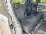後部座席も気になるようなキズ・汚れやへたり等、大きなダメージはなく、良好な状態です。