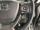 クルーズコントロールを装備しています。高速道路などで一定の速度で走ってくれるので運転が楽ですよ!速度を設定できますので、スピードの出しすぎにも注意できます。便利なオートライト付です。