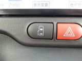 片側電動スライドドアのスイッチ付です。車内からもスイッチひとつで楽にドアの開閉が可能です。電動なので開閉時に力を使う必要がなく、半ドアになることもありません!