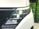 【LEDヘッドライト】悪天候や夜間走行時も良好な視界を確保し安心して運転できる高輝度LEDヘッドライトを装備!点灯速度が早く、消費電力も抑えられています。