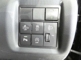 【衝突回避支援ブレーキ機能(対車両・対歩行者】・・・自車の前方の歩行者や車両を検知し、衝突の危険を察知するとまずは警告を発し、その後段階を踏んでブレーキを作動させます。