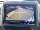 【リアカメラ】運転が苦手な方も車庫入れラクラクです!ギアをリバースに入れれば自動的にモニターが切り換わりますので、面倒な操作は不要です。狭い駐車場もお車を傷つけず安心です!