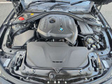 直列4気筒BMWツインパワー・ターボ・エンジン。出力135kW〔184ps〕/5,000rpm(カタログ値)、トルク270Nm〔27.5kgm〕/1,350-4,600rpm(カタログ値)♪