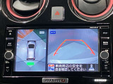 【アラウンドビューモニター】車を上から見下ろしているかのような映像で周囲の状況がひと目で確認、狭い駐車場に駐車するときも安心です♪