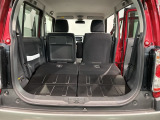 リアシートを倒すと、ラゲッジスペースを広くお使いいただけます!