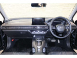 操作性に優れた運転席となります!小物入れや各ボタンの配置にこだわり、使いやすいです!座り心地もよく視認性も良好なのでロングドライブもお任せ下さい!