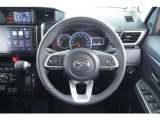 握りやすい形状のステアリング☆