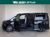 両側パワースライドドア付きだから、狭い駐車スペースなどでの 乗り降りラクラク!小さなお子さまのいるご家庭には嬉しい装備。