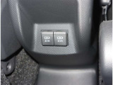 <USB>今後の車の進化に対応できる仕様となるのがUSB-C. 昨今、スマートフォンを車に接続して利用する場合(1)ケーブル接続による音楽再生(2)スマホの充電ができます!