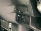 パーキングセンサーと横滑り抑制機能のスイッチです。駐車時の障害物検知や滑りやすい路面での車両安定性を高め、安全運転をサポートします。