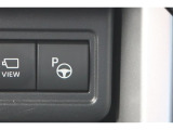 アドバンスト パーク付きです。カメラやソナーによって、周囲を監視しながら駐車を支援。障害物を検知した場合には警報を鳴らし、ブレーキ制御を行うことで接触回避を支援します。