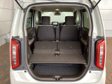 リアシートを倒すと、ラゲッジスペースを広くお使いいただけます!