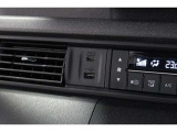 スマートフォンなどの音楽再生が可能なUSB接続ジャック装備車両です♪♪♪