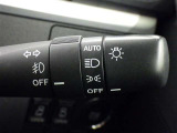 【オートライト】車外の明るさに応じて、自動的にライトの点灯・消灯をしてくれます。