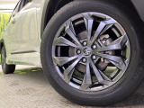 【純正18インチアルミホイール】外観にマッチした純正アルミホイールを装着しております。各種社外アルミホイールや、スタッドレスタイヤも取扱いしております。是非ご相談ください♪