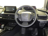 運転席まわりです。 各操作スイッチは使いやすい位置に配置されてます。