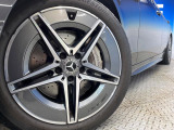 ●純正18インチアルミホイール:輸入車ならではの卓越した走りを支えるホイールと足回りです!日本車の走りに慣れている方にもぜひ体感して頂きたいほど、高いレベルでまとまっています!