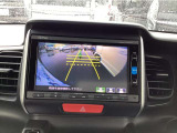 【バックカメラ】運転が苦手な方も車庫入れラクラクです!ギアをリバースに入れれば自動的に切り換わりますので、面倒な操作は不要です♪狭い駐車場もお車を傷つけず安心ですね!