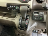 発進時から滑らかに加速する無段階変速のCVTはストップ&ゴーの多い街の中も快適です