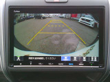 狭い駐車場や、視界の悪いところでもしっかり後方が確認でできる、安心のバックモニター。