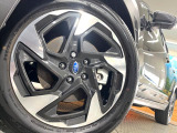 【純正18インチアルミホイール】外観にマッチした純正アルミホイールを装着しております。各種社外アルミホイールや、スタッドレスタイヤも取扱いしております。是非ご相談ください♪