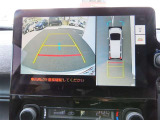 (パノラミックビューモニタ-)車を上から見たような映像で死角もバッチリ確認できます。