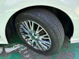 タイヤサイズは185/60R16です。日産純正アルミ装着車♪