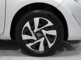 タイヤサイズは185/60R13です。