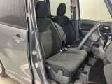 【運転席・助手席転席】運転席の足もともゆったりで長距離ドライブでも快適に★ラゲッジルームは広々としており、27インチ自転車も積載可能です!多彩なシートアレンジでいろいろな使い方ができるのも魅力です★