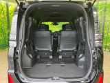 普段のお買い物や通勤、送迎等に十分な荷室スペースを確保しております。サードシートを倒すと、大きな荷物の積載も可能です♪